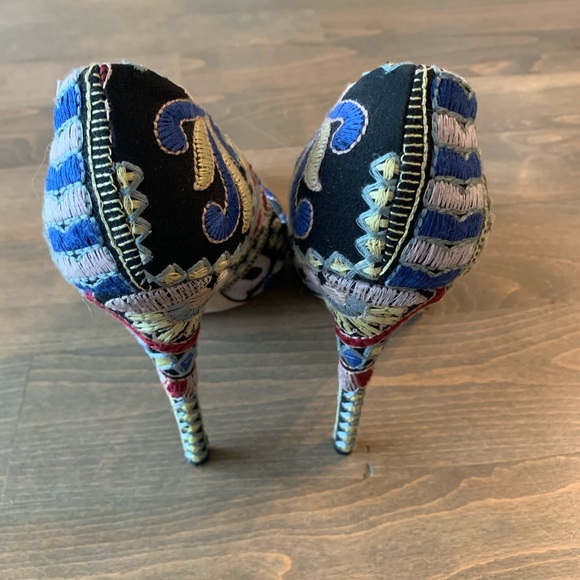 Pumps - Picture 5 of 5